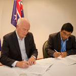 Graham Peachey and Captain Nurur Rahman signing Australia-Papua New Guinea maritime cooperation agreements
