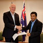 Former Australian Maritime Safety Authority Chief Executive Officer Graham Peachey shaking hands with Captain Nurur Rahman of Papua New Guinea National Maritime Safety Authority