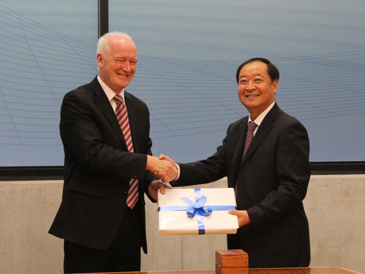 Graham Peachey and Dr Sun Licheng exchange gifts at their bilateral meeting in Canberra