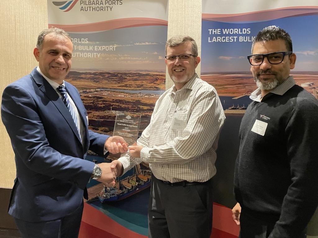 arlo DiMeglio (AMSA) presented the VTS Award to Mike Minogue and Anurodh Prasad (Pilbara Ports) at the recent Pilbara Ports Authority’s 2022 Safe Ships-Safe Ports Forum.