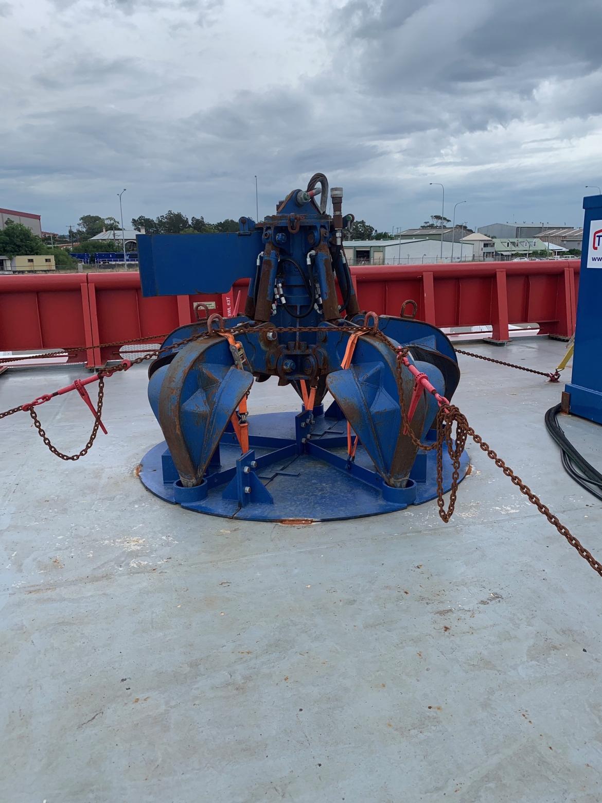 Robotic grab used to collect loose debris from the seabed