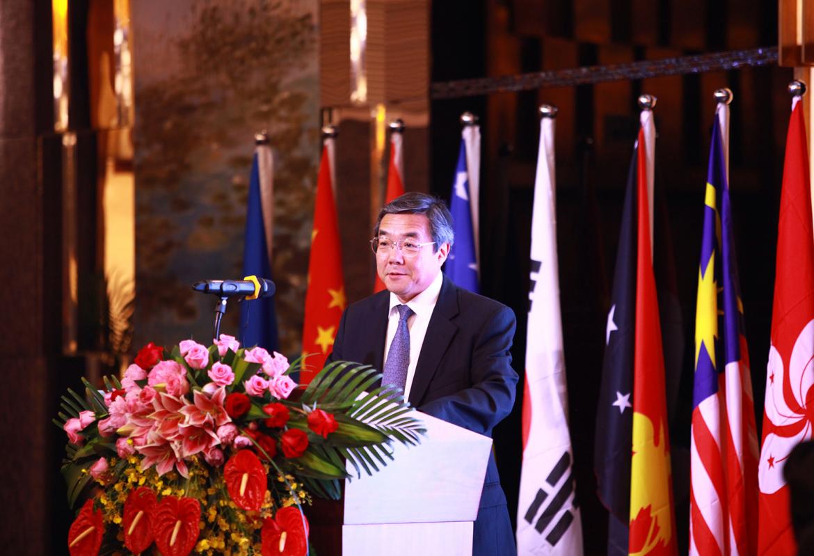 IMO Secretary-General Mr Koji Sekimizu presents the keynote address