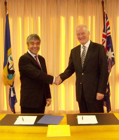 The Australian Maritime Safety Authority's previous Chief Executive Officer, Graham Peachey shaking hands with the Australian Maritime College CEO