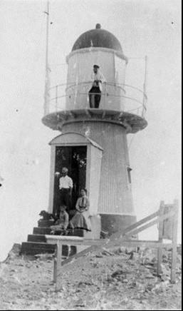 Figure 12. A family group at the Goods Island Lighthouse ca. 1909 (Courtesy of the State Library of Queensland)35