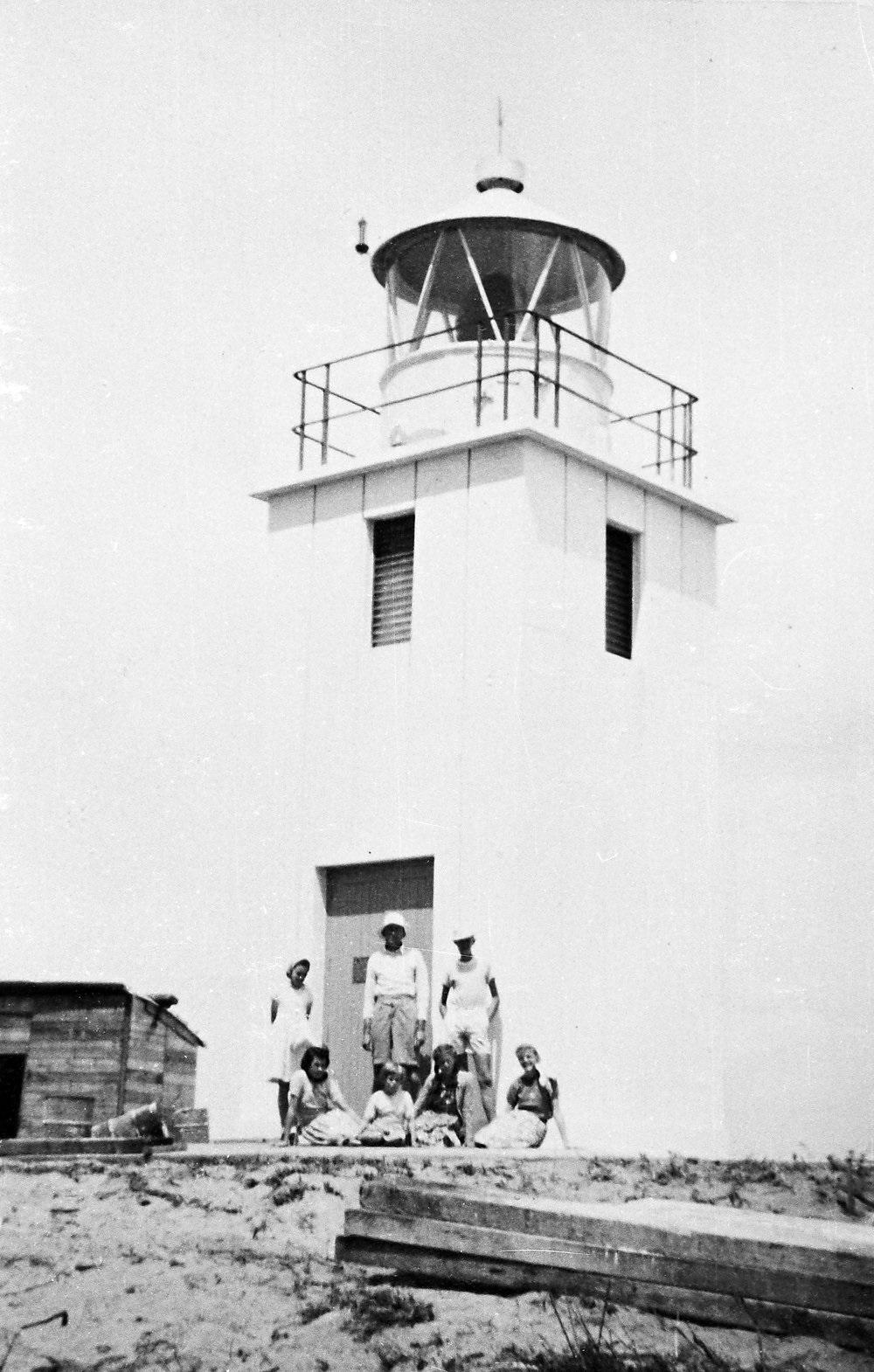 Figure 16. Visitors to Cape Baily Lighthouse, 1950 (Courtesy of the Local Studies Collection, Sutherland Shire Libraries)27