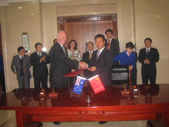 The Australian Maritime Safety Authority's previous Chief Executive Officer, Graham Peachey and shaking hands with Captain Liu