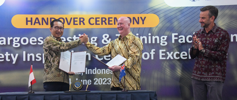 AMSA CEO Mick Kinley and Director General of Sea Transportation Indonesia, Arif Toha