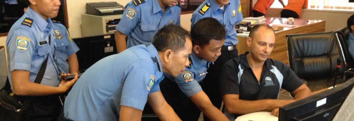 BASARNAS officers being instructed in the use of the drift modelling program BASARNAS officers being instructed in the use of the drift modelling program
