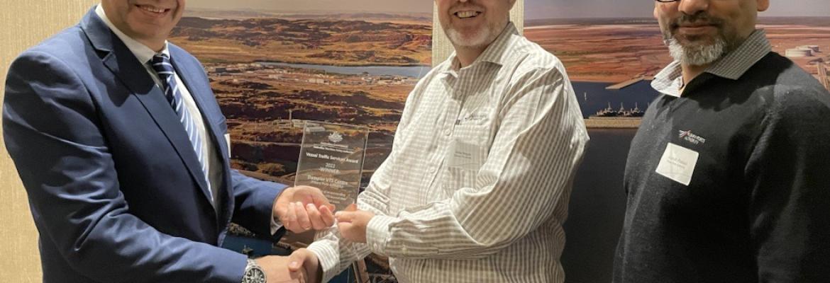 Carlo DiMeglio (AMSA) presented the VTS Award to Mike Minogue and Anurodh Prasad (Pilbara Ports) at the recent Pilbara Ports Authority’s 2022 Safe Ships-Safe Ports Forum. VTS awards 2022